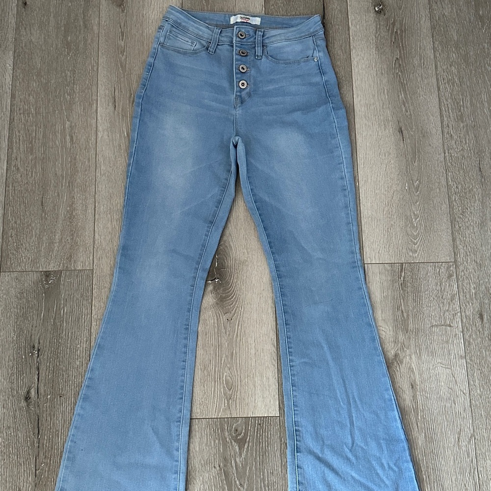 light blue | high rise | boot cuts | jeans 💙